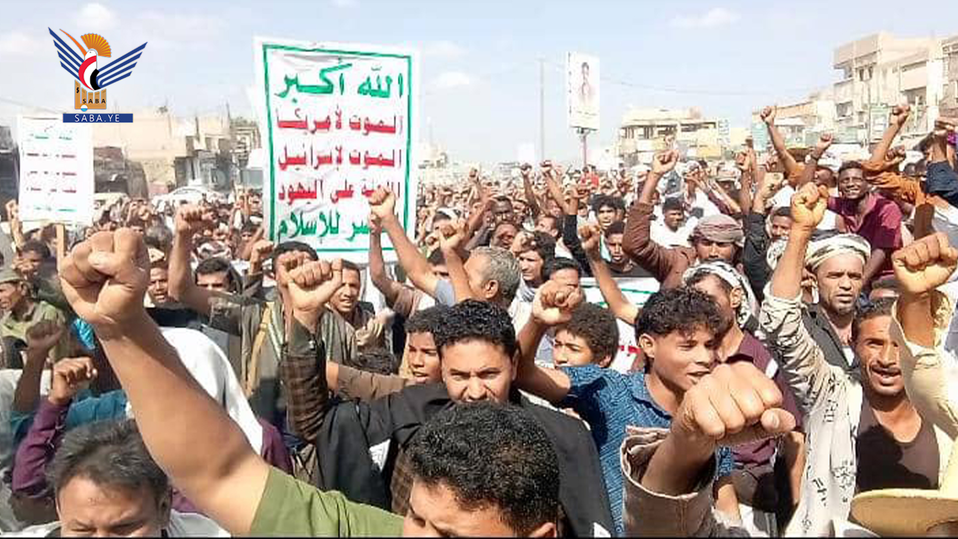 مسيرات جماهيرية حاشدة في حجة تحت شعار "الحصار حرب" 